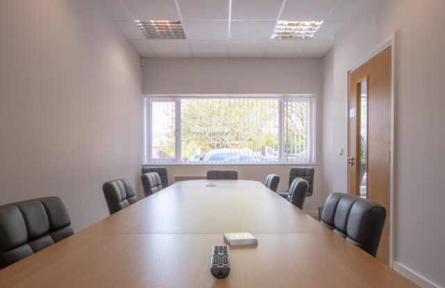 Kingscote G5 Office to Let Internal 3
